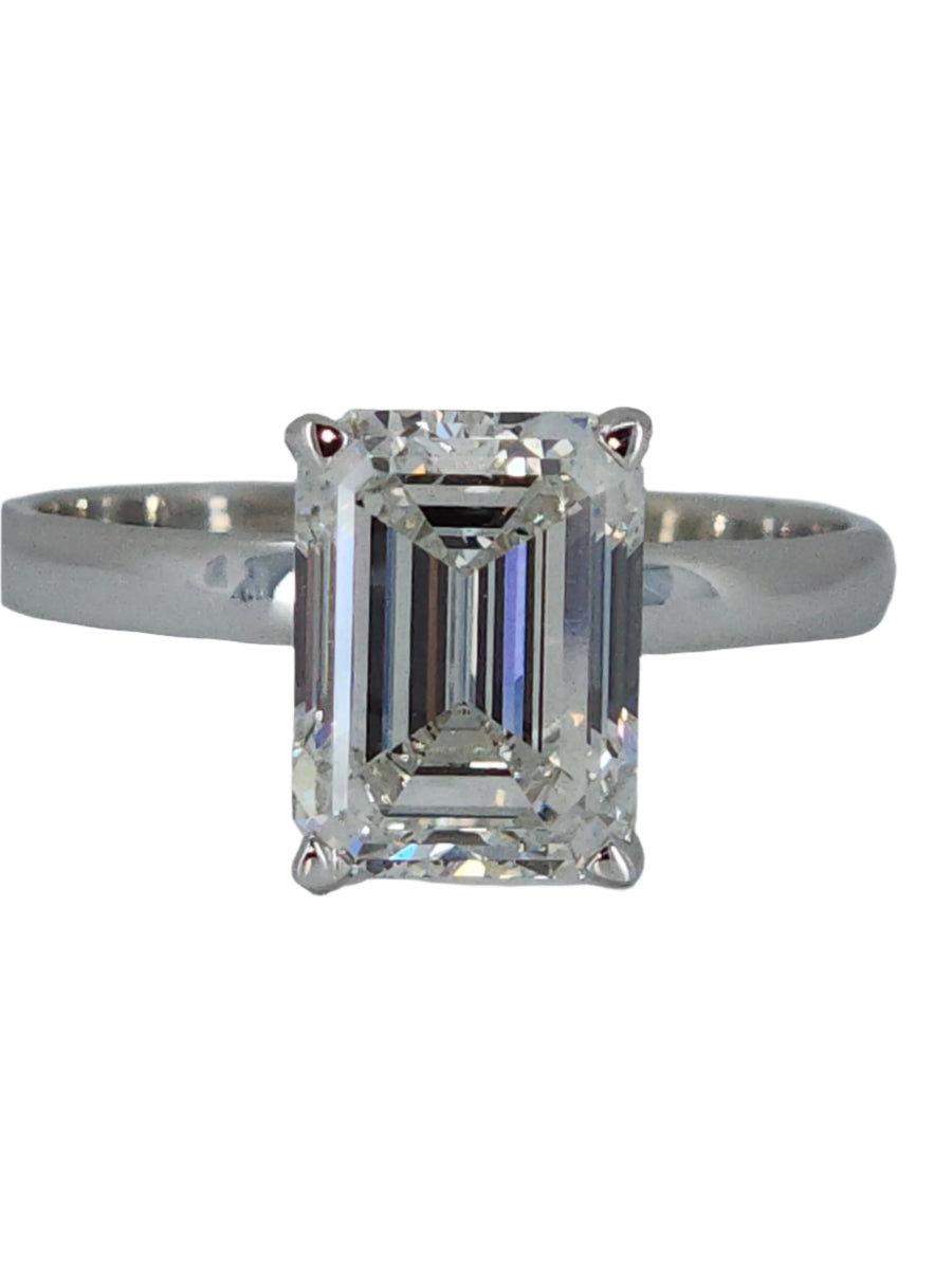 This stunning lab grown emerald cut diamond ring features a 2.82 carat emerald cut lab grown diamond set in a classic solitaire setting to maximize brilliance. The clean lines and elongated shape create an elegant, timeless look. A perfect choice for those seeking a lab grown emerald cut diamond engagement ring or an alternative to a 3 carat emerald cut diamond ring lab grown, this ring blends luxury with sustainability.